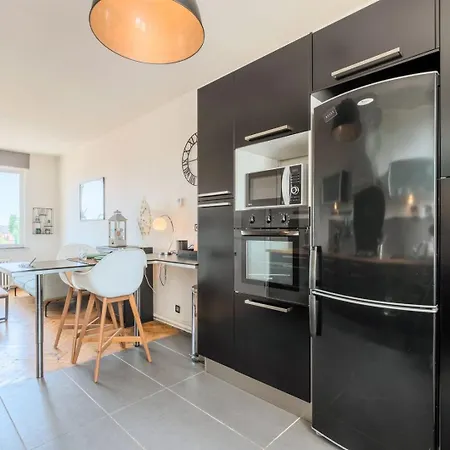 Charming One Bedroom In Apartment