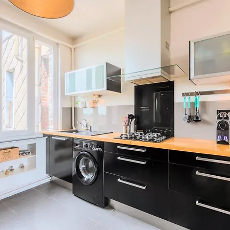 Charming One Bedroom In Apartment