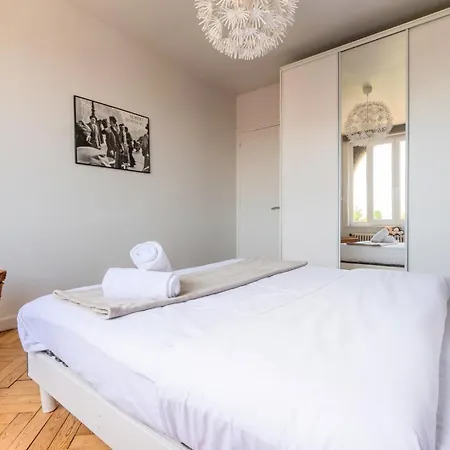 Charming One Bedroom In Apartment *