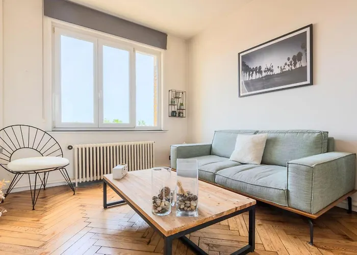 Charming One Bedroom In Apartamento Tourcoing