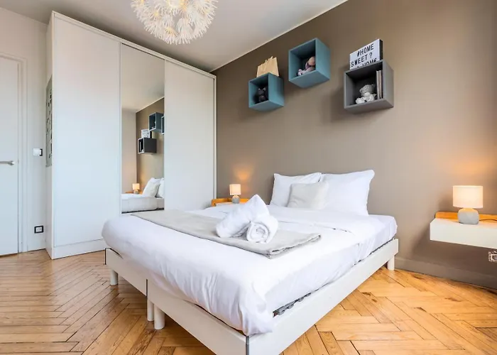 Charming One Bedroom In Apartamento Tourcoing